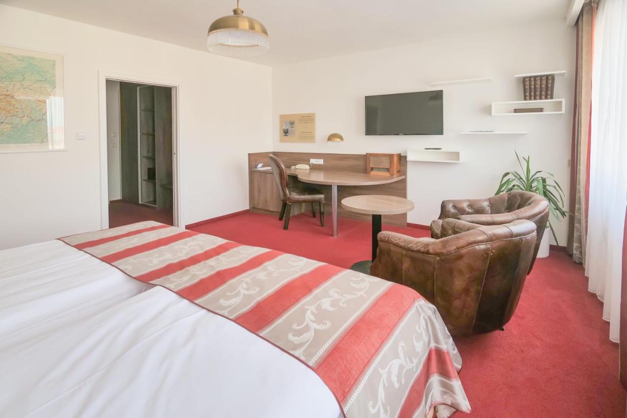 Hotel Zlata Hvezda Litomyšl Buitenkant foto