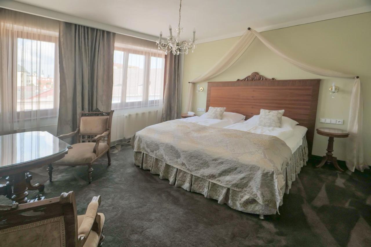 Hotel Zlata Hvezda Litomyšl Buitenkant foto