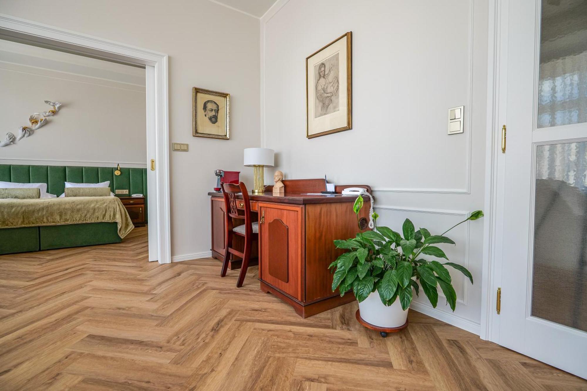 Hotel Zlata Hvezda Litomyšl Buitenkant foto